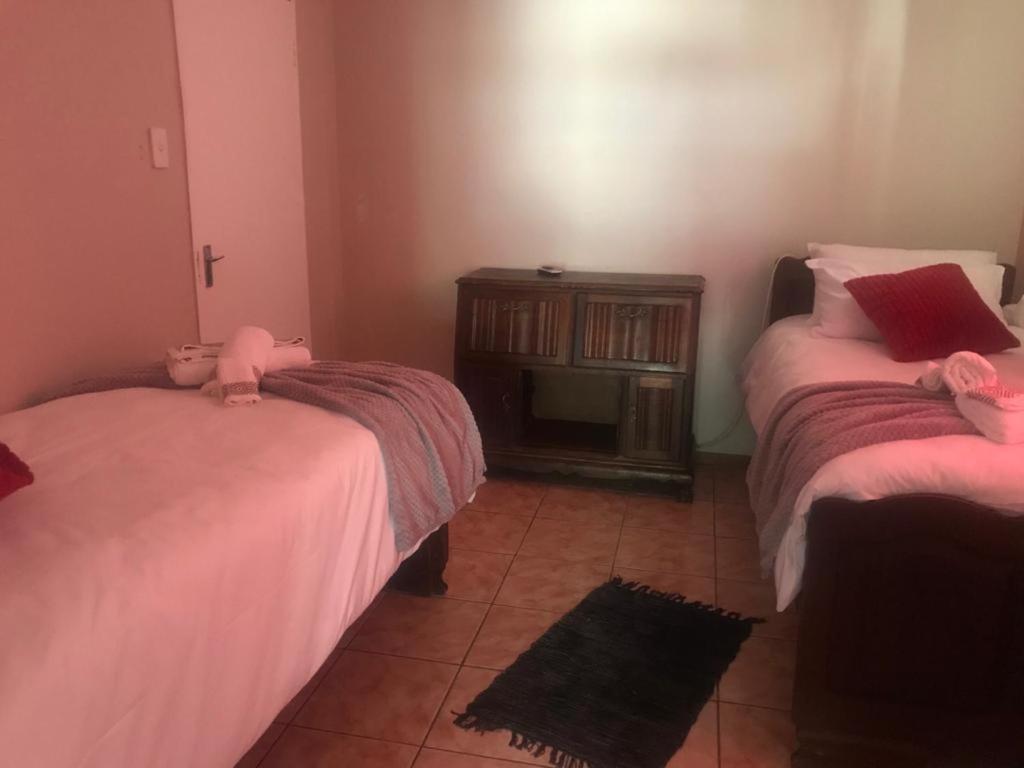 Urbanlife Keetmanshoop Accommodation מראה חיצוני תמונה