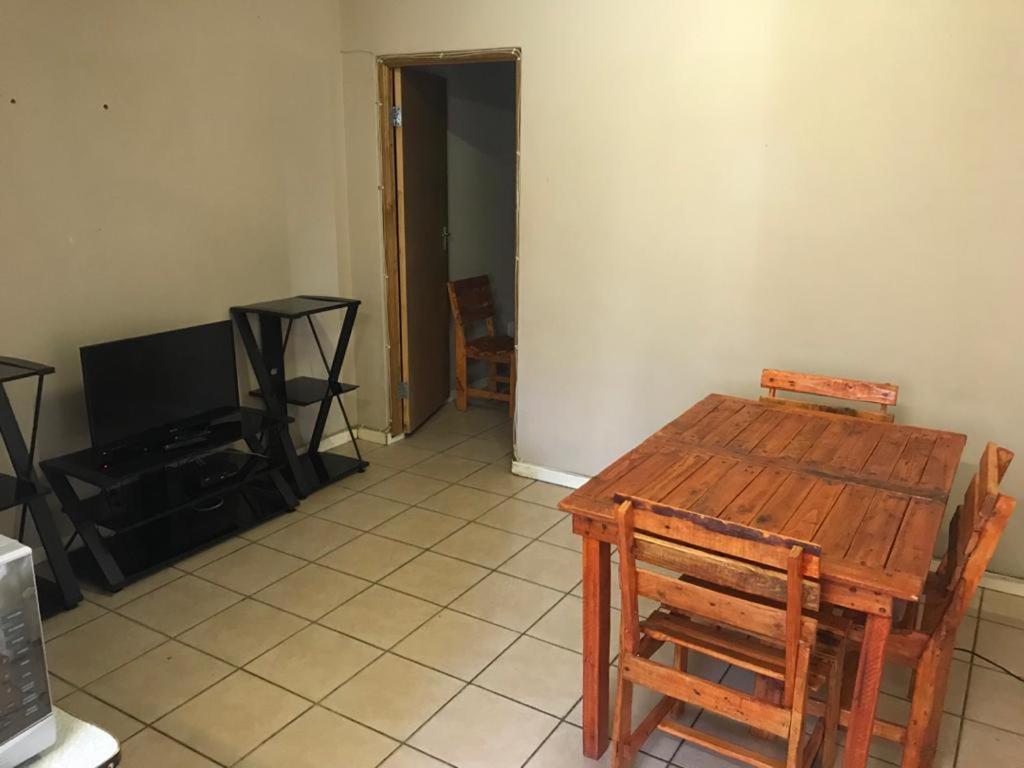 Urbanlife Keetmanshoop Accommodation מראה חיצוני תמונה